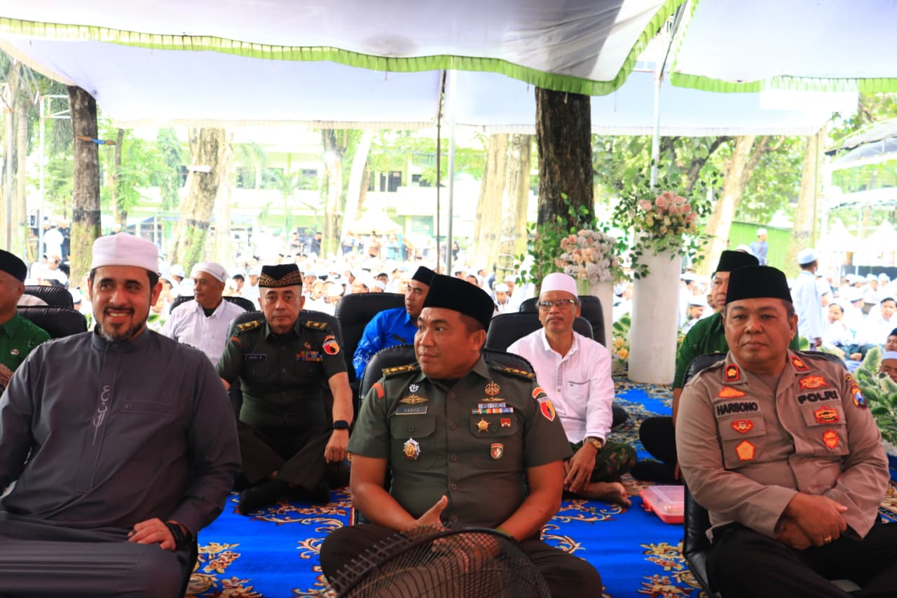 Sinergi TNI dan Tokoh Agama, Kasrem 083/BDJ serta Pabung Kodim 0820/Probolinggo Hadiri Pengajian di Ponpes Riyadlus Sholihin