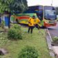 Petugas BPTD Jatim Bersihkan Lingkungan Terminal Bayuangga Dukung Gerakan indonesia ASRI