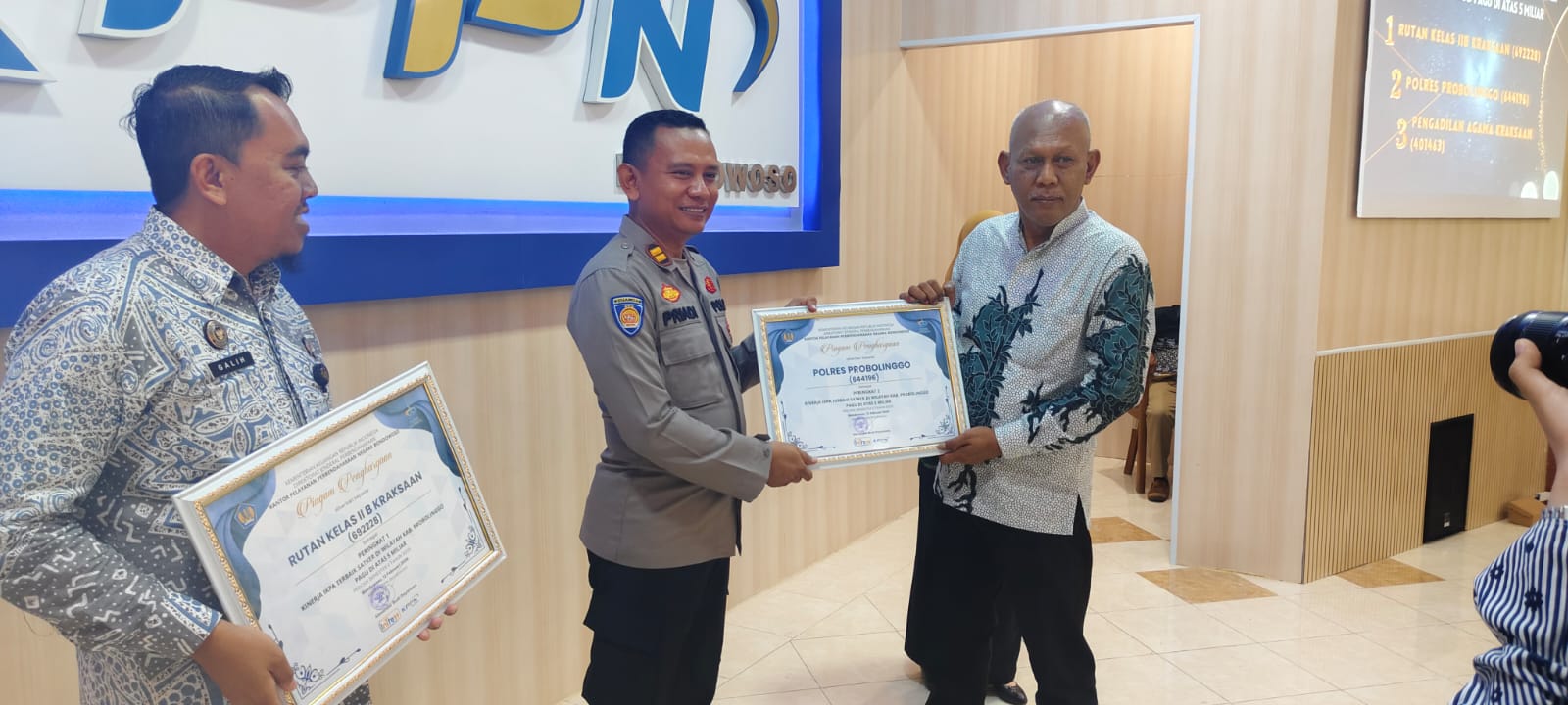 Polres Probolinggo Raih Peringkat II Kinerja IKPA Terbaik Semester II 2025 Dari KPPN Bondowoso Polres Probolinggo Raih Peringkat II Kinerja IKPA Terbaik Semester II 2025 Dari KPPN Bondowoso