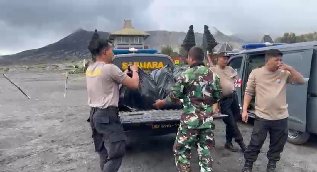 Mendukung Indonesia Asri, Polres Probolinggo Laksanakan Bersih-Bersih Bromo Mendukung Indonesia Asri, Polres Probolinggo Laksanakan Bersih-Bersih Bromo