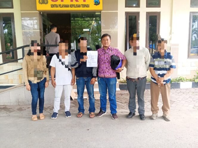 
Kuasa Hukum Suliadi, S.H Bantah Tuduhan, Tegaskan Mediasi di Desa Wonokerso Sudah Sesuai Prosedur, Laporan Resmi Masuk ke Polres Probolinggo, Nama SS Ikut Disorot