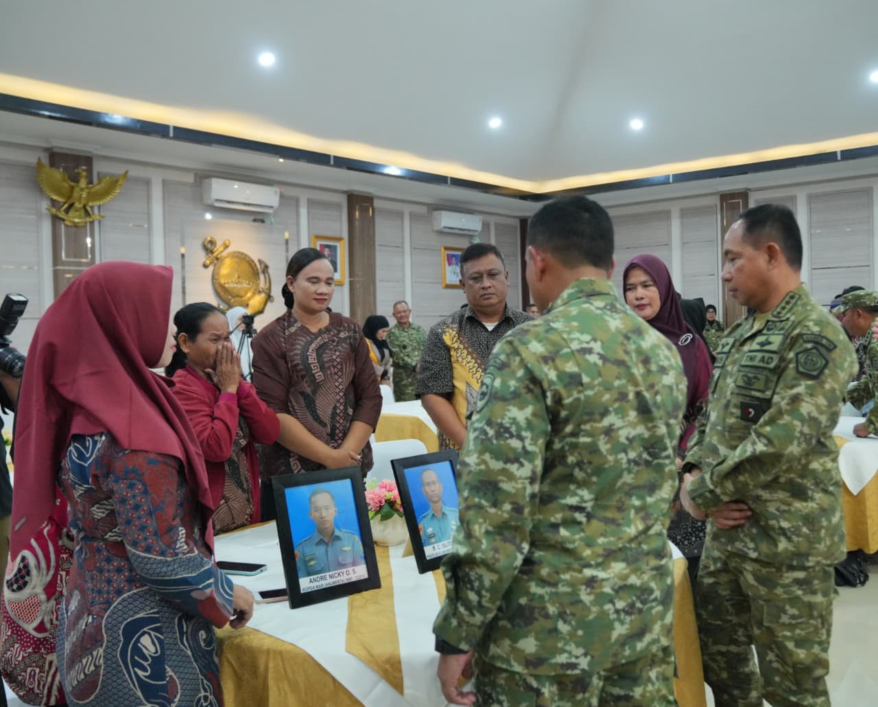 Wujud Empati, Panglima TNI Hadir Kuatkan Keluarga Prajurit Marinir yang Gugur
