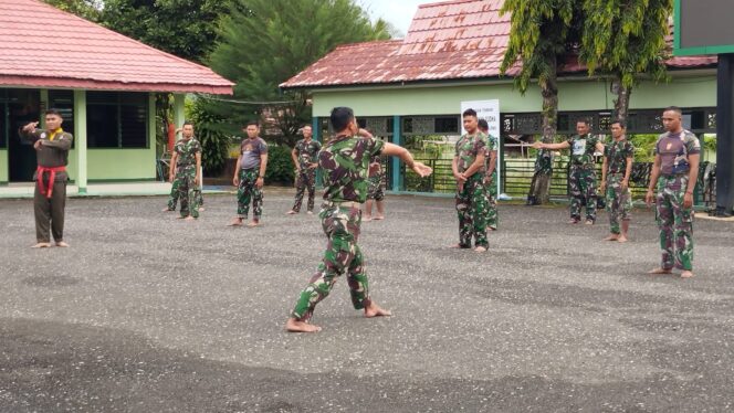 
Kodim 1008/Tabalong Laksanakan Latihan Pencak Silat Militer di Lapangan Nanggala