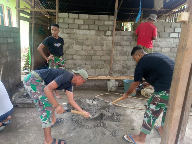 
Personel Satgas TMMD Ke-127 Kodim 1514/Morotai Laksanakan Penyusunan Batu Bata RTLH di Desa Mandiri