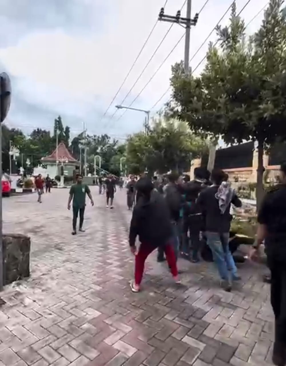 Wartawan Dihantam Brutal Saat Liput RDP di DPRD Probolinggo, Diduga Pelaku Mabuk Wartawan Dihantam Brutal Saat Liput RDP di DPRD Probolinggo, Diduga Pelaku Mabuk