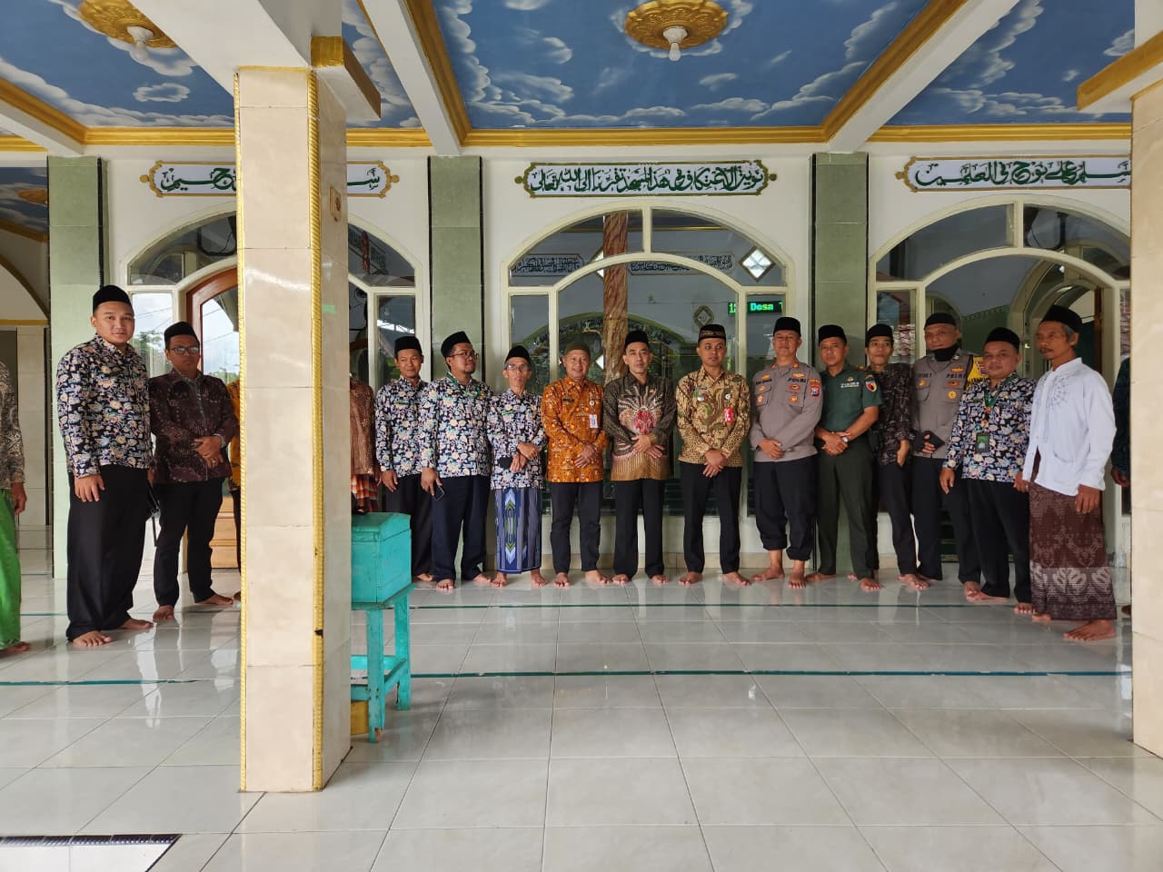 Dhuhur Keliling, Polsek Kedungjajang Pererat Silaturahmi dan Sampaikan Pesan Kamtibmas di Bulan Ramadhan Dhuhur Keliling, Polsek Kedungjajang Pererat Silaturahmi dan Sampaikan Pesan Kamtibmas di Bulan Ramadhan