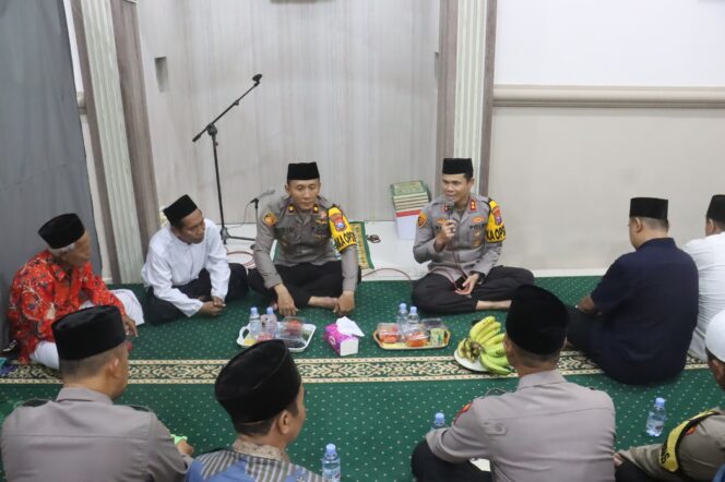 
Polres Probolinggo Kota Gelar Safari Ramadhan di Jrebeng Lor, Ajak Warga Jaga Kamtibmas