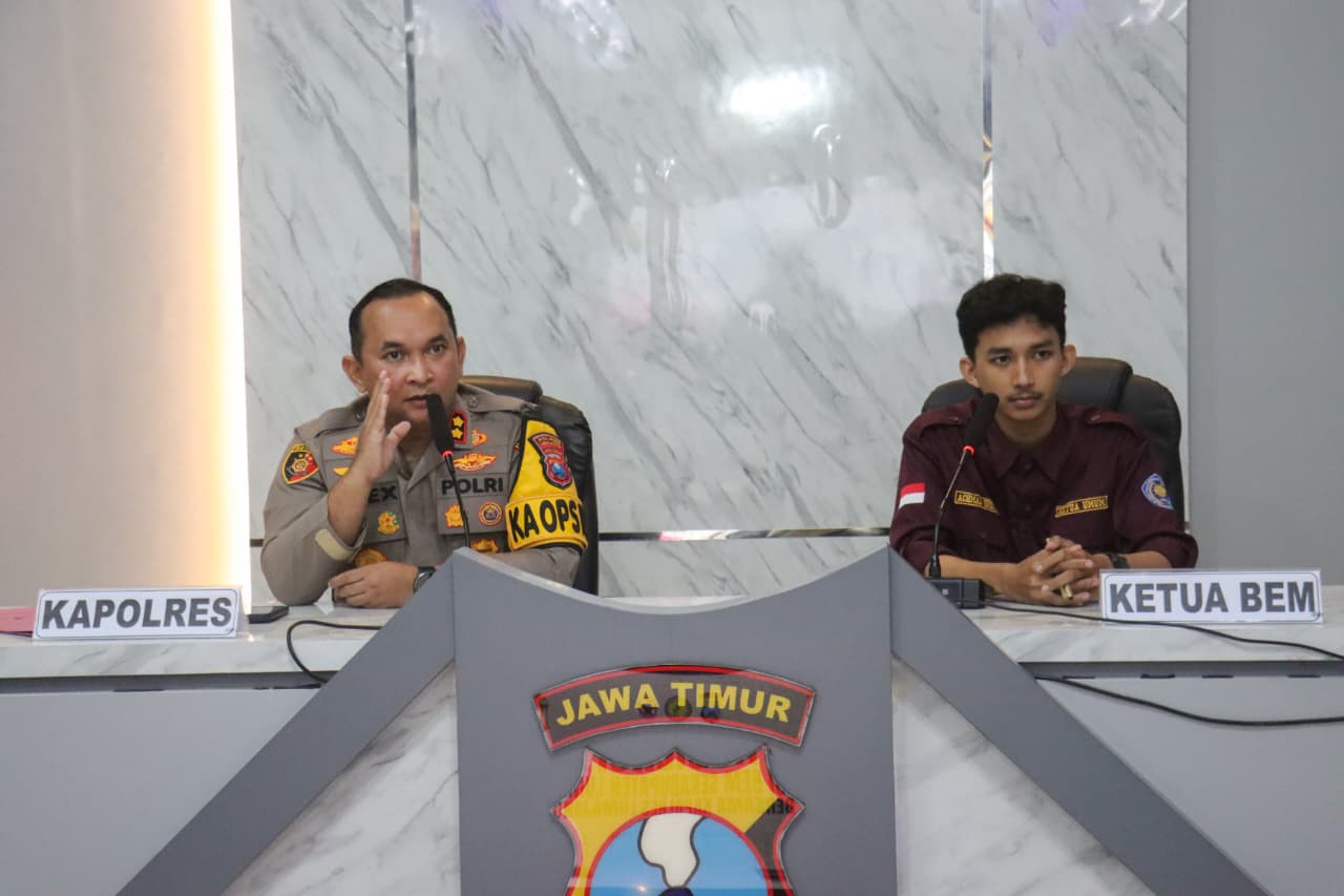 Pererat Sinergi, Polres Lumajang dan Aliansi BEM Se-Kabupaten Gelar Buka Puasa Bersama Pererat Sinergi, Polres Lumajang dan Aliansi BEM Se-Kabupaten Gelar Buka Puasa Bersama