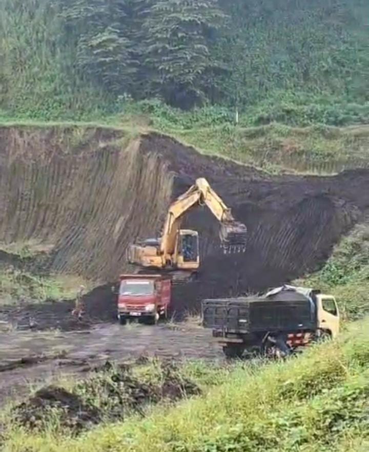 Sudah Diproses Polda Jatim, Tambang Patalan–Boto Nekat Aktif Lagi: Siapa Bermain di Balik Layar? Sudah Diproses Polda Jatim, Tambang Patalan–Boto Nekat Aktif Lagi: Siapa Bermain di Balik Layar?