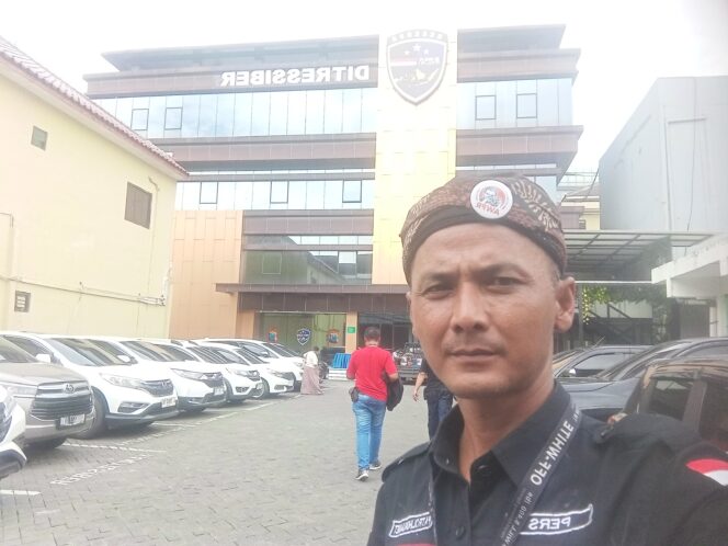 
Pemred Patrolihukum.net Murka! Wartawan di Probolinggo Dipukul Saat Liput RDP, Pelaku Harus Ditangkap