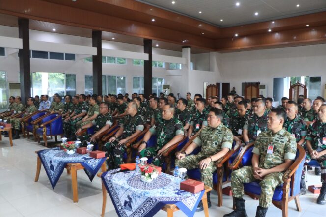 
Lanud Sultan Hasanuddin Gelar Ceramah Lambangja Road to Zero Accident