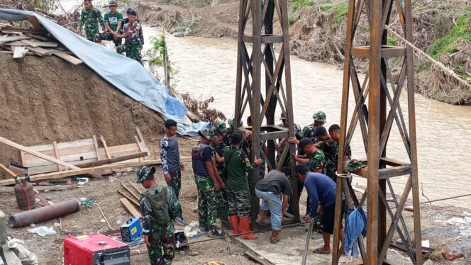 
TNI AD Kebut Pembangunan Jembatan Gantung Kalaili, Progres 48 Persen