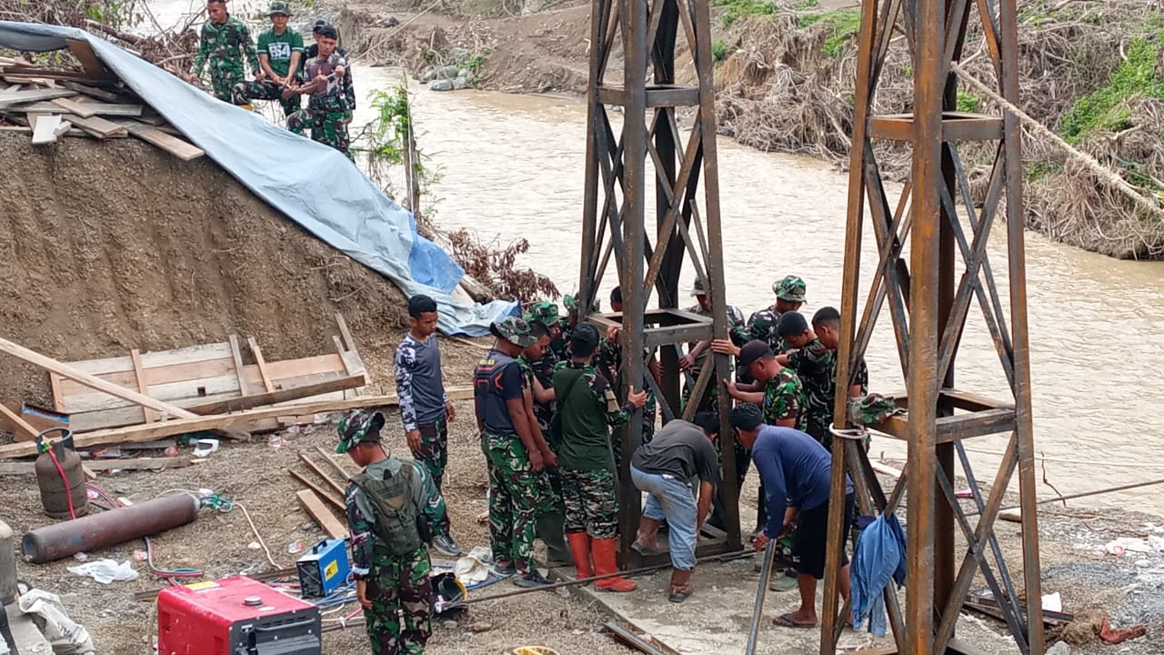 TNI AD Kebut Pembangunan Jembatan Gantung Kalaili, Progres 48 Persen TNI AD Kebut Pembangunan Jembatan Gantung Kalaili, Progres 48 Persen
