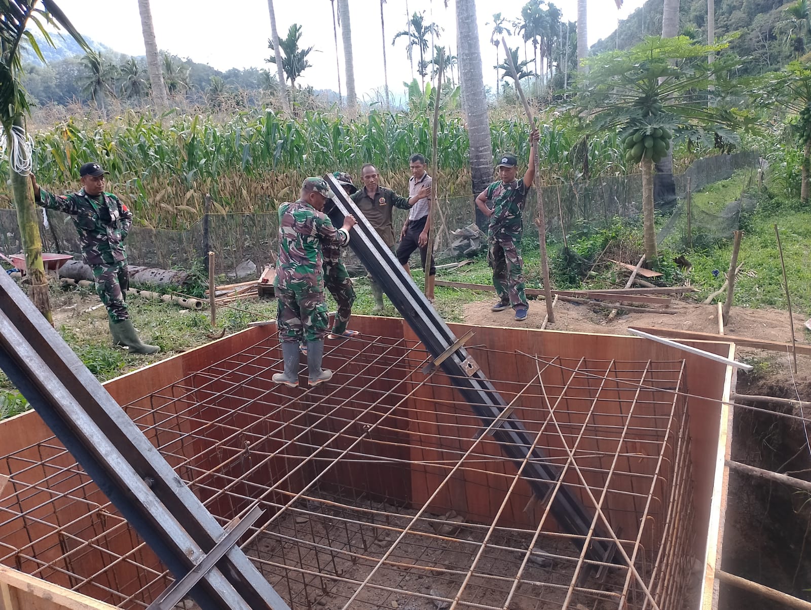 TNI AD Percepat Pembangunan Jembatan Gantung di Lima Puluh Kota, Akses Warga Segera Pulih