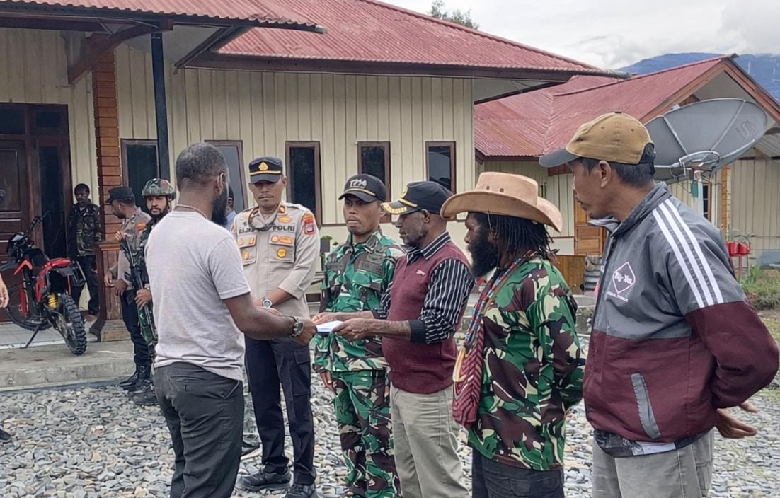 Koramil 1714-01/Ilu Kawal Aksi Demo Damai Masyarakat Distrik Ilu (20 Kampung) di Kabupaten Puncak Jaya