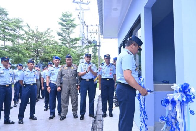 
Bangun Lingkungan Aman, Nyaman dan Tentram, Danlanud Sultan Hasanuddin Resmikan Pos Pengamanan Komplek Catalina