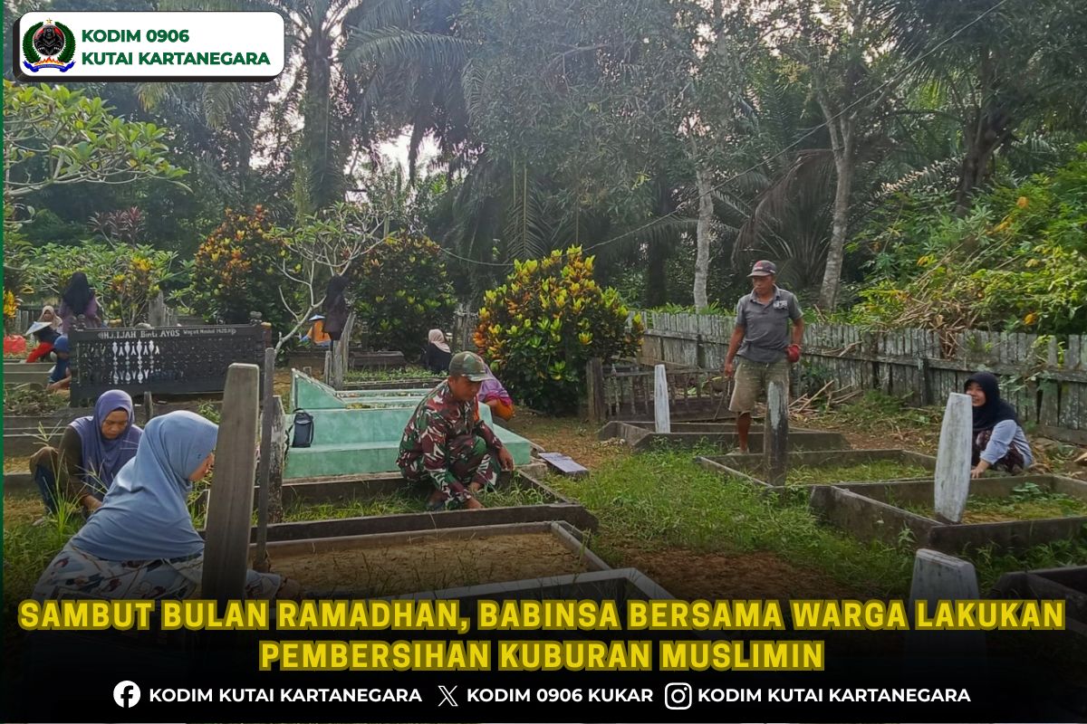 Sambut Bulan Ramadhan, Babinsa Bersama Warga Lakukan Pembersihan Kuburan Muslimin