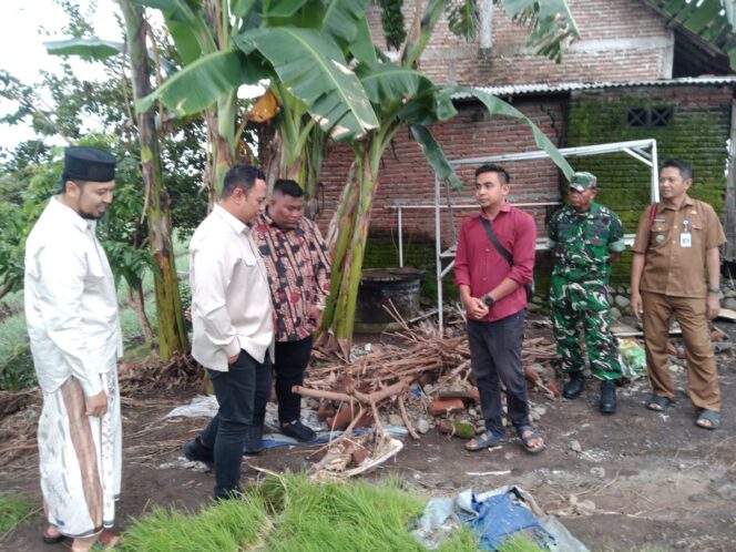 
Koramil Besuk Bersama Sejumlah Pihak Salurkan Bantuan Kepada Warga Terdampak Bencana