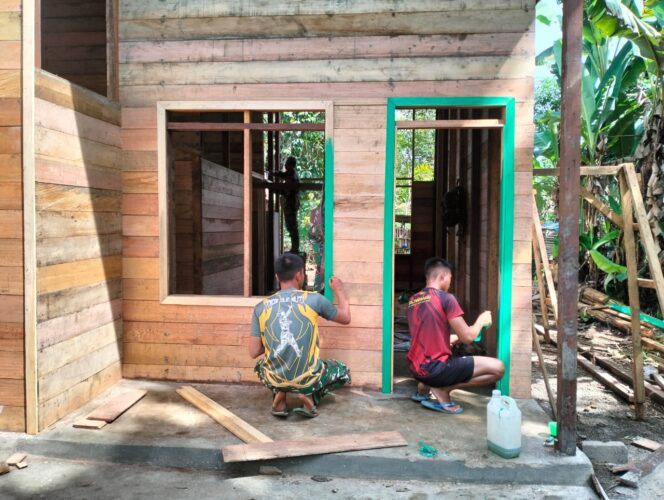 
Kualitas Jadi Prioritas, Satgas TMMD Laksanakan Pengecatan RTLH