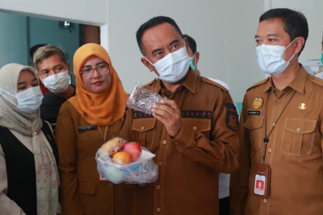 
Sekda Ugas Pimpin Monev SPPG, Tegaskan Evaluasi Bukan Cari Kesalahan