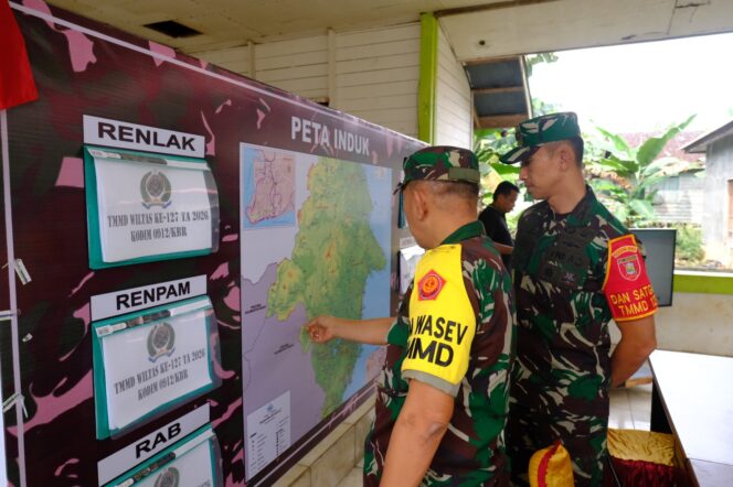 
Tim Wasev Sterad Tinjau Posko TMMD Ke-127 di Kampung Linggang Amer