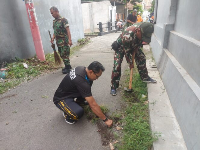 
Koramil Kanigaran Mempelopori Pelaksanaan Kerja Bakti Dalam Rangka Mitigasi Bencana