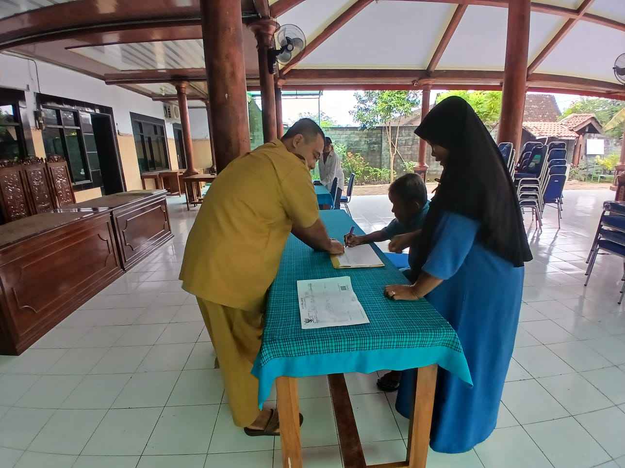 Pemdes Sukodono Salurkan BLT DD 2026 kepada 2 KPM Pemdes Sukodono Salurkan BLT DD 2026 kepada 2 KPM