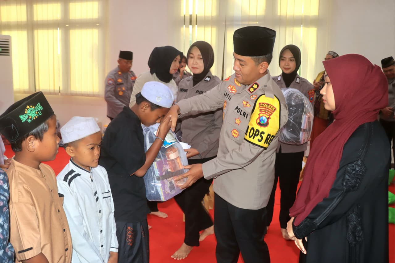 Polres Probolinggo Gelar Buka Bersama Anak Yatim dan Kaum Duafa