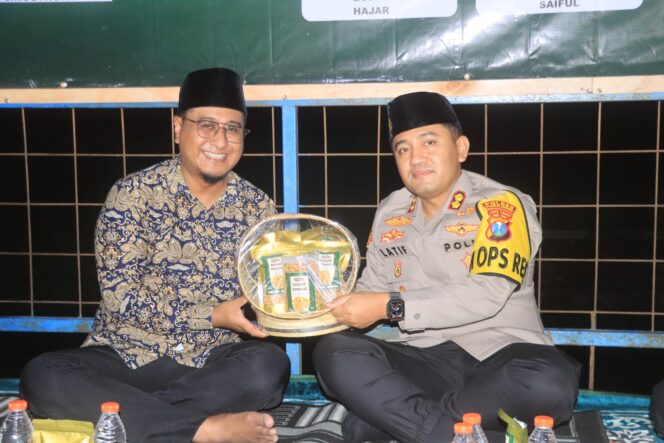 
Kapolres Probolinggo Tinjau Poskamling Desa Paiton, Perkuat Peran Satkamling Jaga Kamtibmas