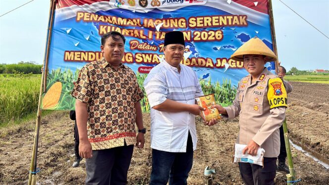 
Dukung Swasembada Pangan Nasional, Polres Probolinggo Ikuti Tanam Raya Jagung Serentak Kuartal I 2026