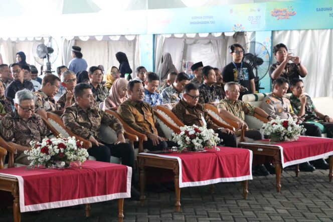
Dandim 0820/Probolinggo Letkol Inf Ribut Yodo Apriyantono Bersama Sejumlah Pihak Menghadiri UMKM Ramadhan Fest 2026
