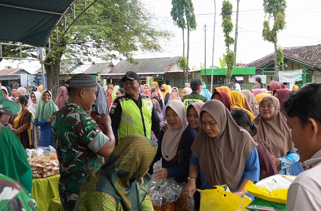 Secara Serentak dan Tersebar, Jajaran TNI Kodim Bojonegoro Gelar Bazar Murah dan Takjil Ramadan Secara Serentak dan Tersebar, Jajaran TNI Kodim Bojonegoro Gelar Bazar Murah dan Takjil Ramadan