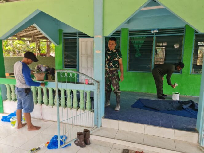 
Jelang Penutupan TMMD ke-127, Rehab Langgar Nurul Iman Desa Barimbun Tinggal Finishing