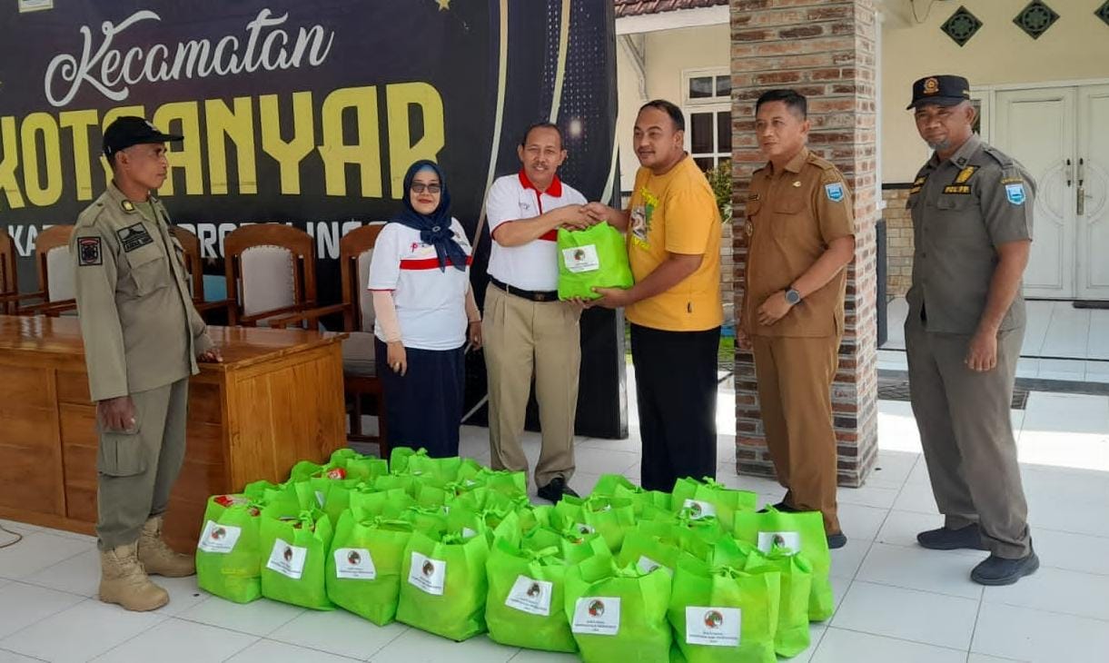 Dekopinda Kabupaten Probolinggo Salurkan Bantuan Sembako untuk Warga Terdampak Longsor di Desa Tambak Ukir
