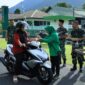Berbagi Berkah Ramadhan, Prajurit Kodim 1505/Tidore dan Persit Sapa Warga Lewat Pembagian Takjil