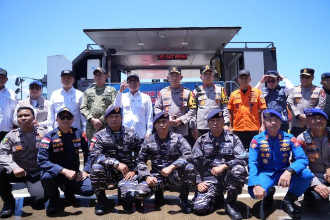 
Dukung Kelancaran Mudik, Panglima TNI Bersama Kapolri Tinjau Fasilitas Pelabuhan Merak