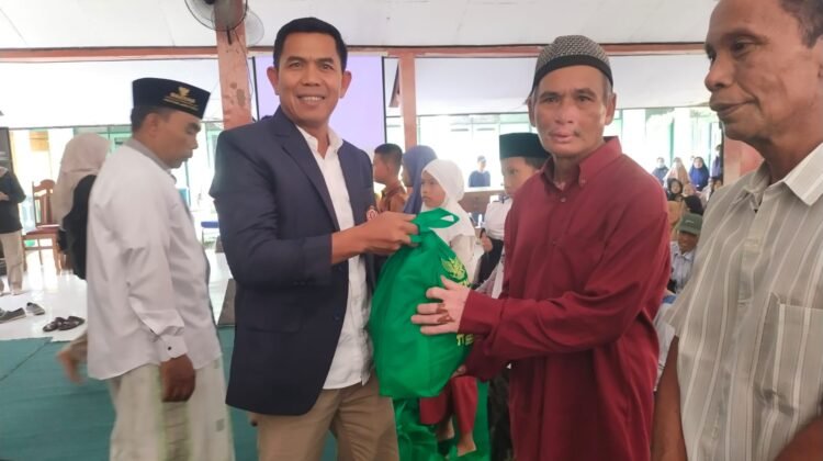 Berkah Ramadhan, Karang Taruna dan Baznas Kabupaten Probolinggo Salurkan Zakat Fitrah dan Sembako Bagi 400 Korban Banjir