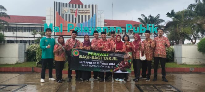 
PPNI Kabupaten Probolinggo Bagikan 500 Takjil Sambut HUT ke-52