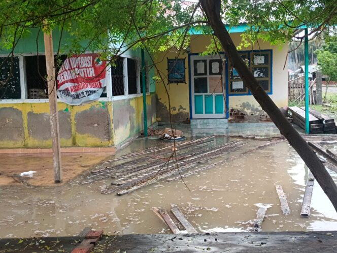 
Enam Rumah Warga desa Taima rusak Diterjang Gelombang, Diminta Pemda Banggai Tidak Tidur, Berikan Solusi.