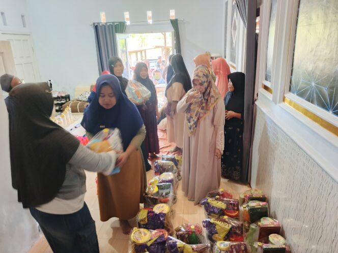 
Aksi Sosial Wartawan Trabas di Probolinggo: Puluhan Parsel Dibagikan untuk Warga Kurang Mampu