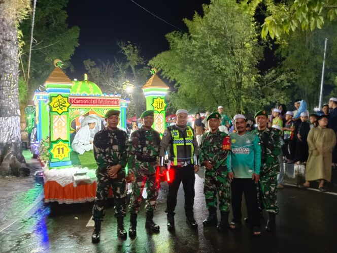 
Malam Takbiran di Barabai Aman, TNI-Polri Siaga di Lapangan