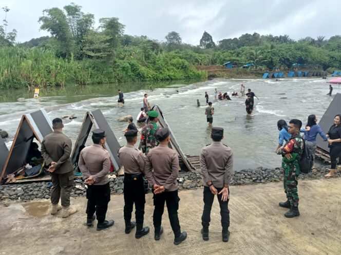 
Jaga Kenyamanan Wisatawan, TNI-Polri Amankan Destinasi Favorit HST