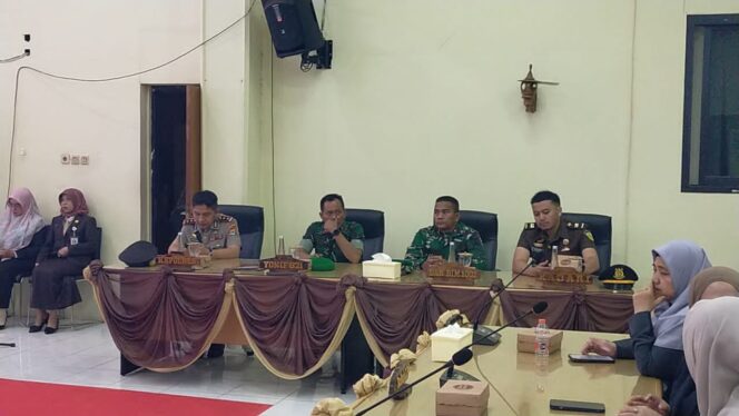 
Hadiri Paripurna PAW DPRD, Kodim 1002/HST Tegaskan Sinergi dengan Pemda