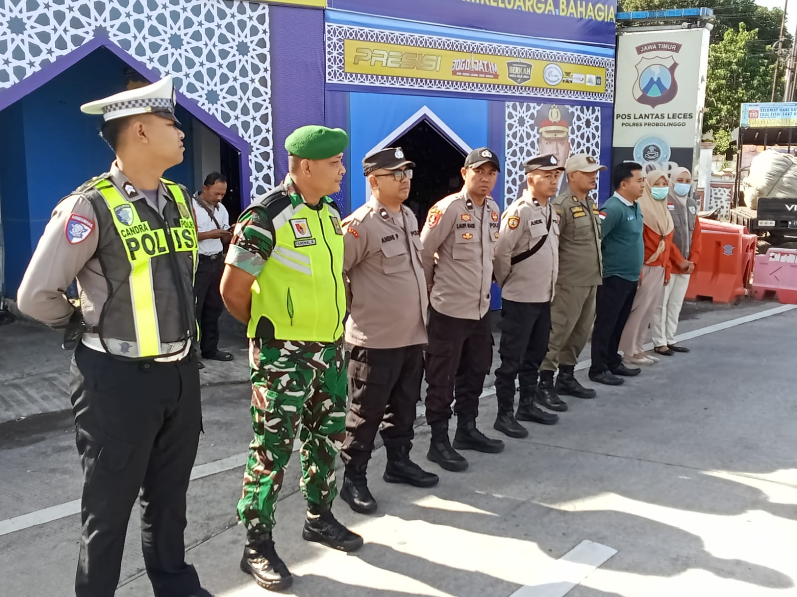 Koramil Leces Bersama Sejumlah Pihak Optimalkan Pengamanan Dan Pelayanan Arus Balik Idulfitri 1447 H / 2026 M