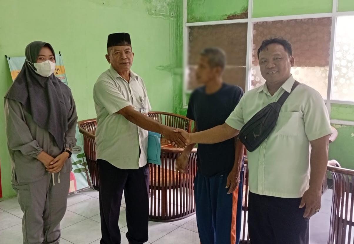 Dinsos Kabupaten Probolinggo Tangani ODGJ Tanpa Identitas Hingga Reintegrasi Keluarga Dinsos Kabupaten Probolinggo Tangani ODGJ Tanpa Identitas Hingga Reintegrasi Keluarga