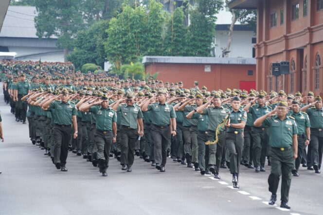
Perkuat Disiplin dan Soliditas Akmil Gelar Upacara Bendera dan Latihan Defile