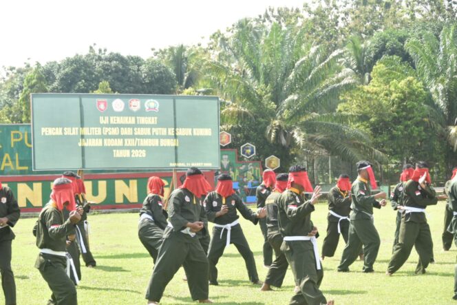 
					Latih Ketangguhan, Kodim 1002/HST Gelar Uji Kenaikan Sabuk Bela Diri Militer