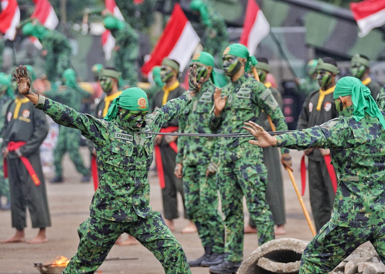 Pimpin Upacara HUT ke-65 Kostrad, Panglima TNI Tegaskan Peran Strategis Kostrad Jaga NKRI