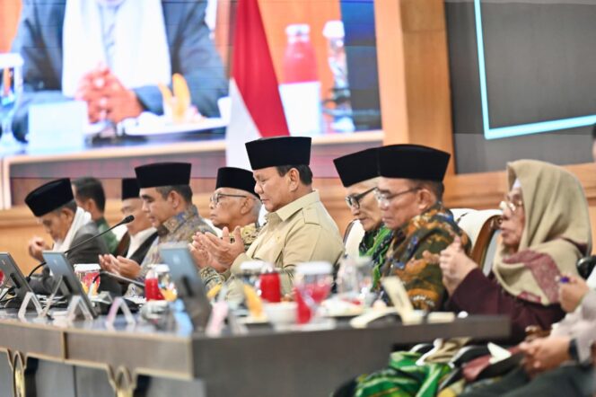 
Panglima TNI Hadiri Silaturahmi Presiden Prabowo dengan Kiai dan Tokoh Organisasi  Islam