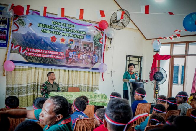 
Koops TNI Papua Berbagi Kasih di Panti Asuhan Santa Susana Mimika